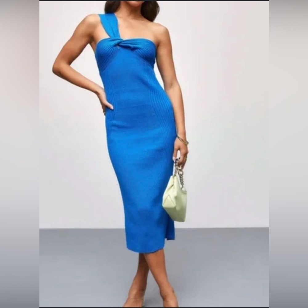VICI | All That Class Ribbed One Shoulder Midi Dress